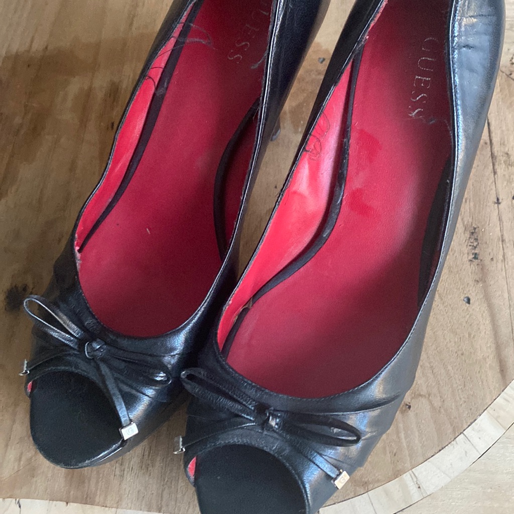 Guess Platform Pump